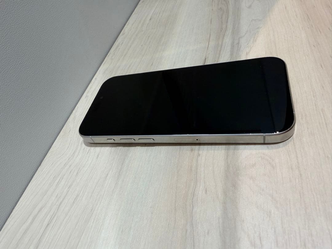 【美品】iPhone 15 pro 256GB 本体