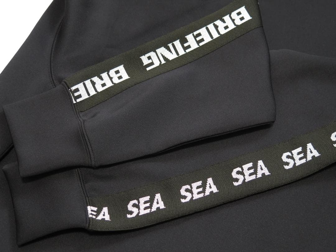 BRIEFING GOLF✕WIND AND SEAサイドロゴラインクルーネック