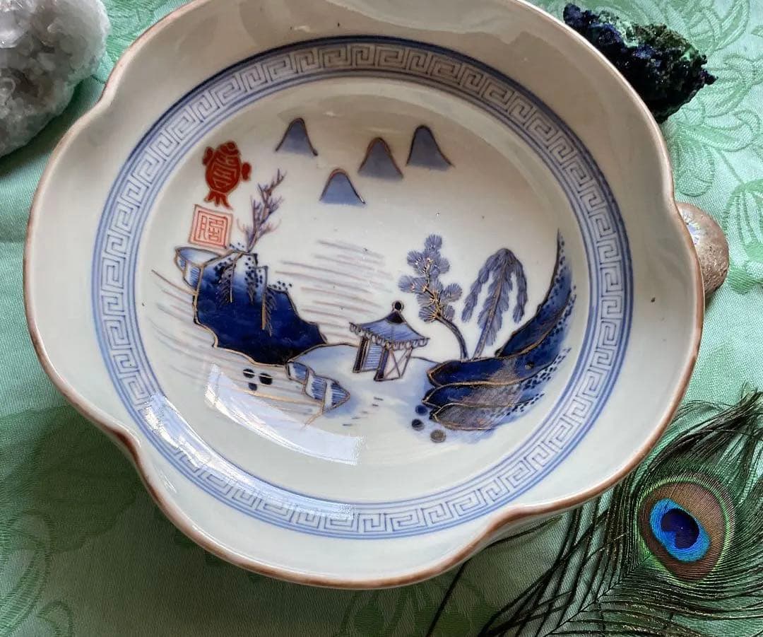 伊万里焼　三つ足　金彩　染付　山水画