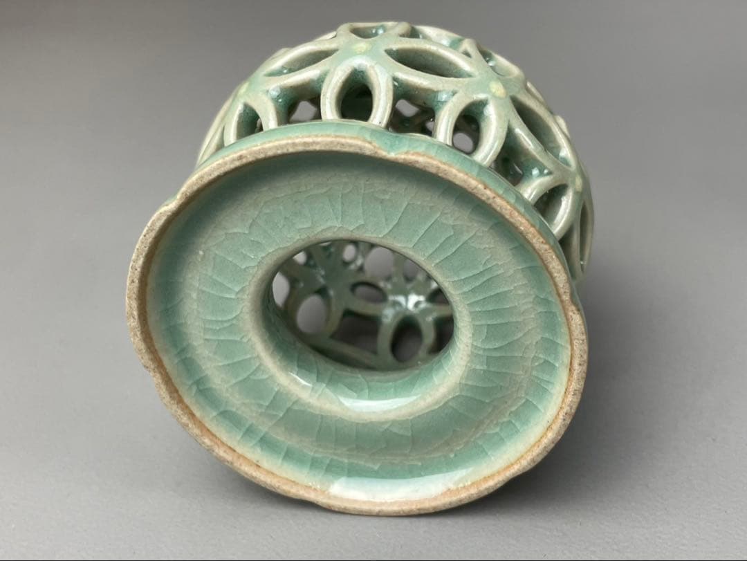 韓国人間国宝 柳海剛 共箱付 高麗 兎脚 三足香炉 青磁 透彫七宝文高麗翡色