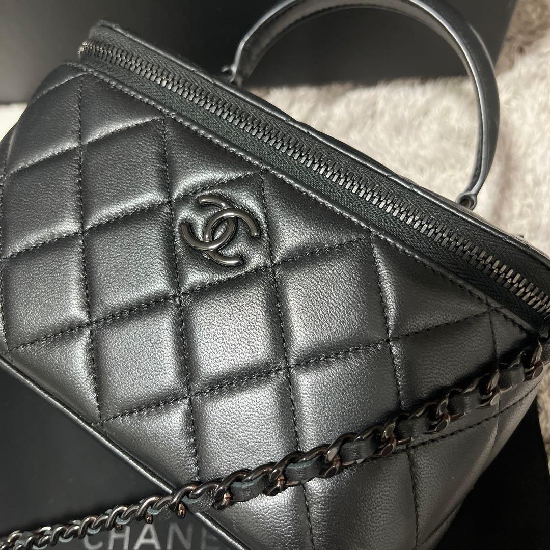 CHANEL シャネル　バニティ　ショルダーバッグ　ラムスキン