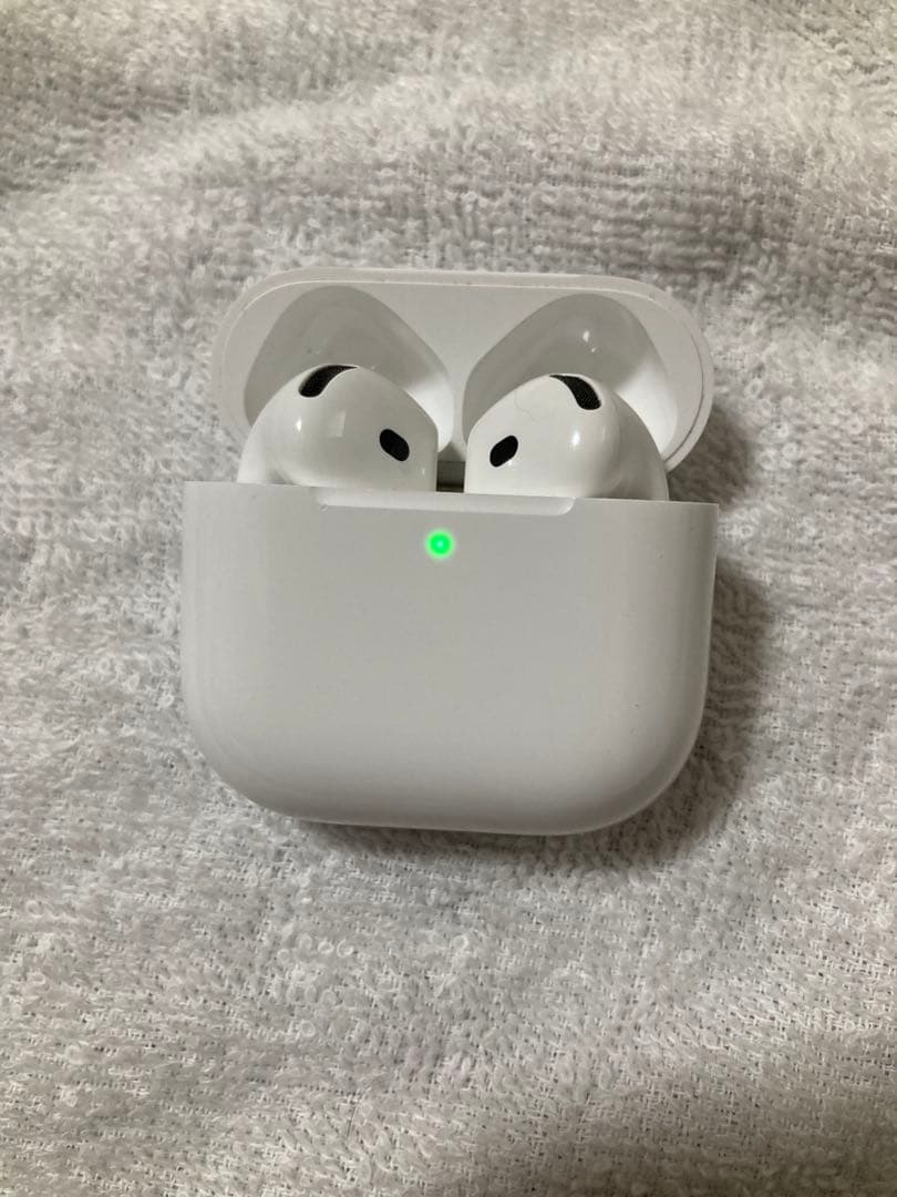 AirPods本体 4世代 ホワイト 充電ケース付き