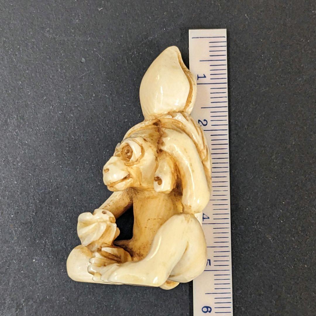 『酔猿』根付　置物　アンティーク　天然素材　彫刻 細密細工　骨董コレクション