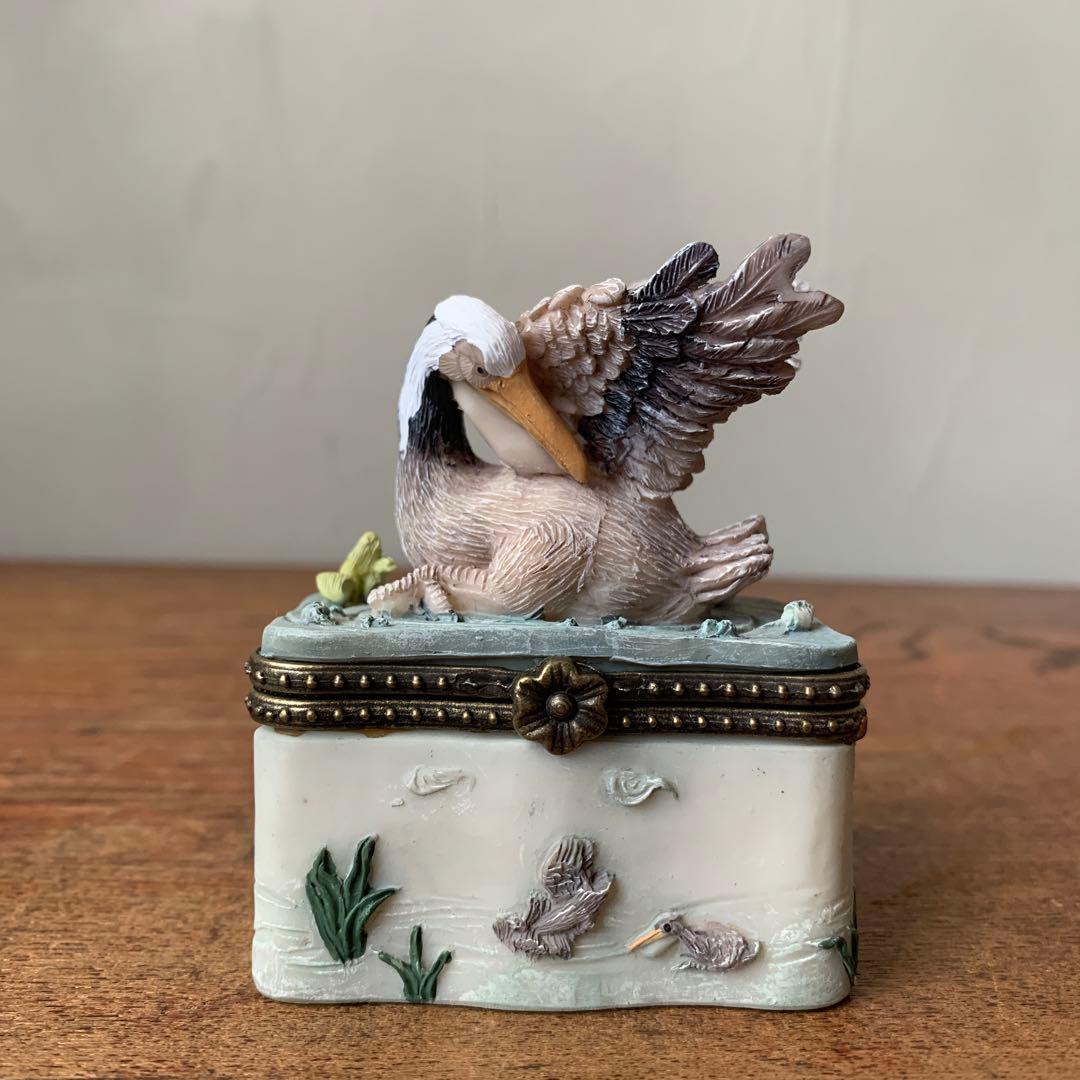 確認用　ペリカン　小物入れ　毛づくろいをする水鳥　バードオブジェ　リモージュ風