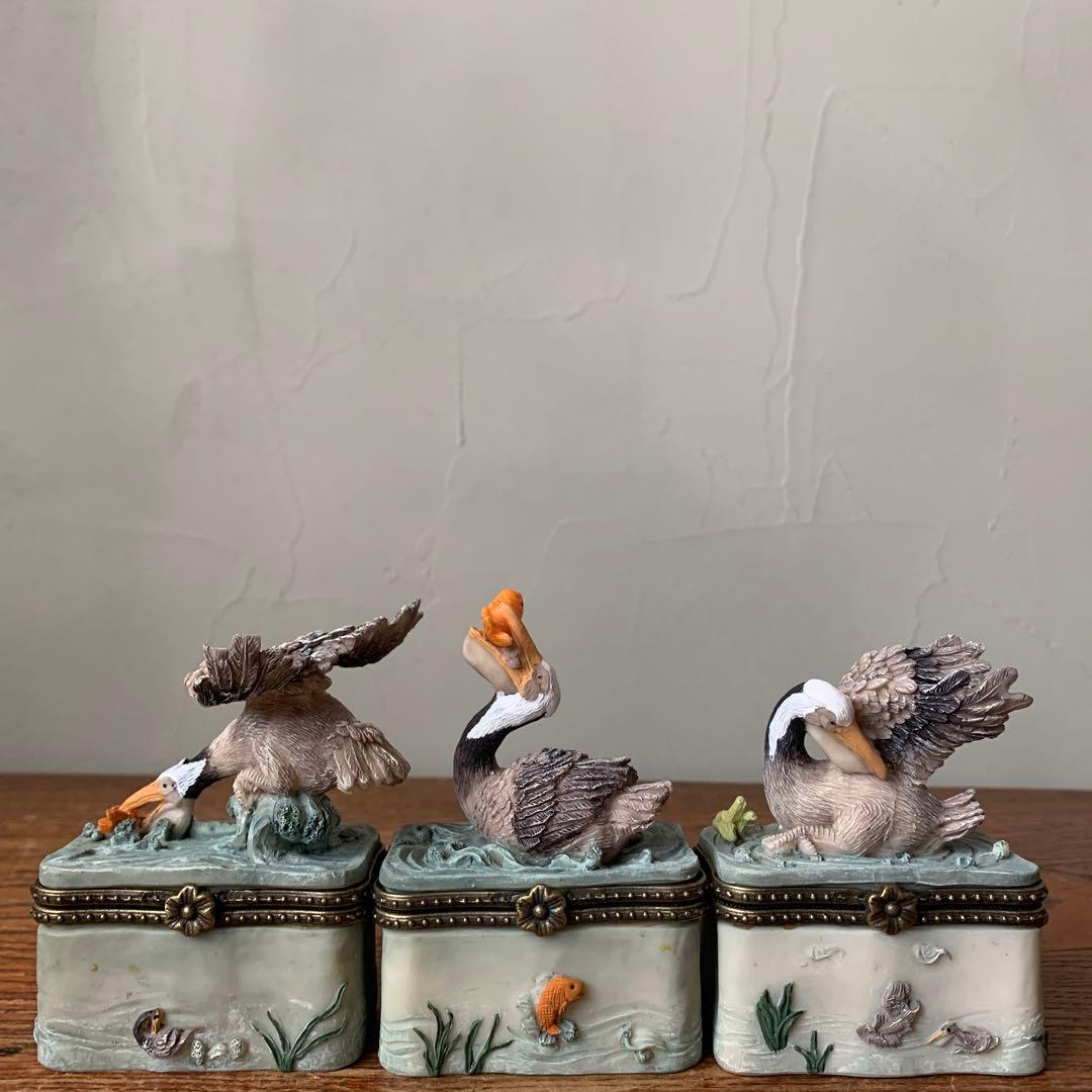 確認用　ペリカン　小物入れ　毛づくろいをする水鳥　バードオブジェ　リモージュ風