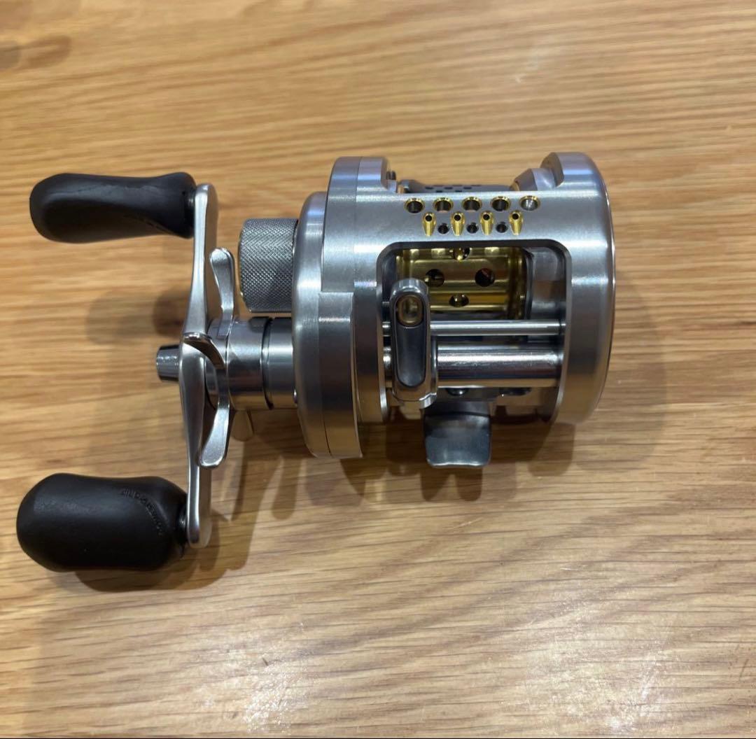 SHIMANO CALCUTTA CONQUEST ベイトリール
