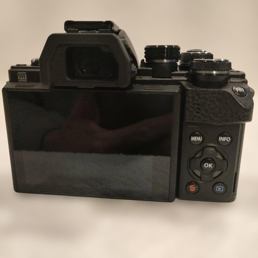 OLYMPUS OM-D E-M10 Mark II 14-42mm【美品】