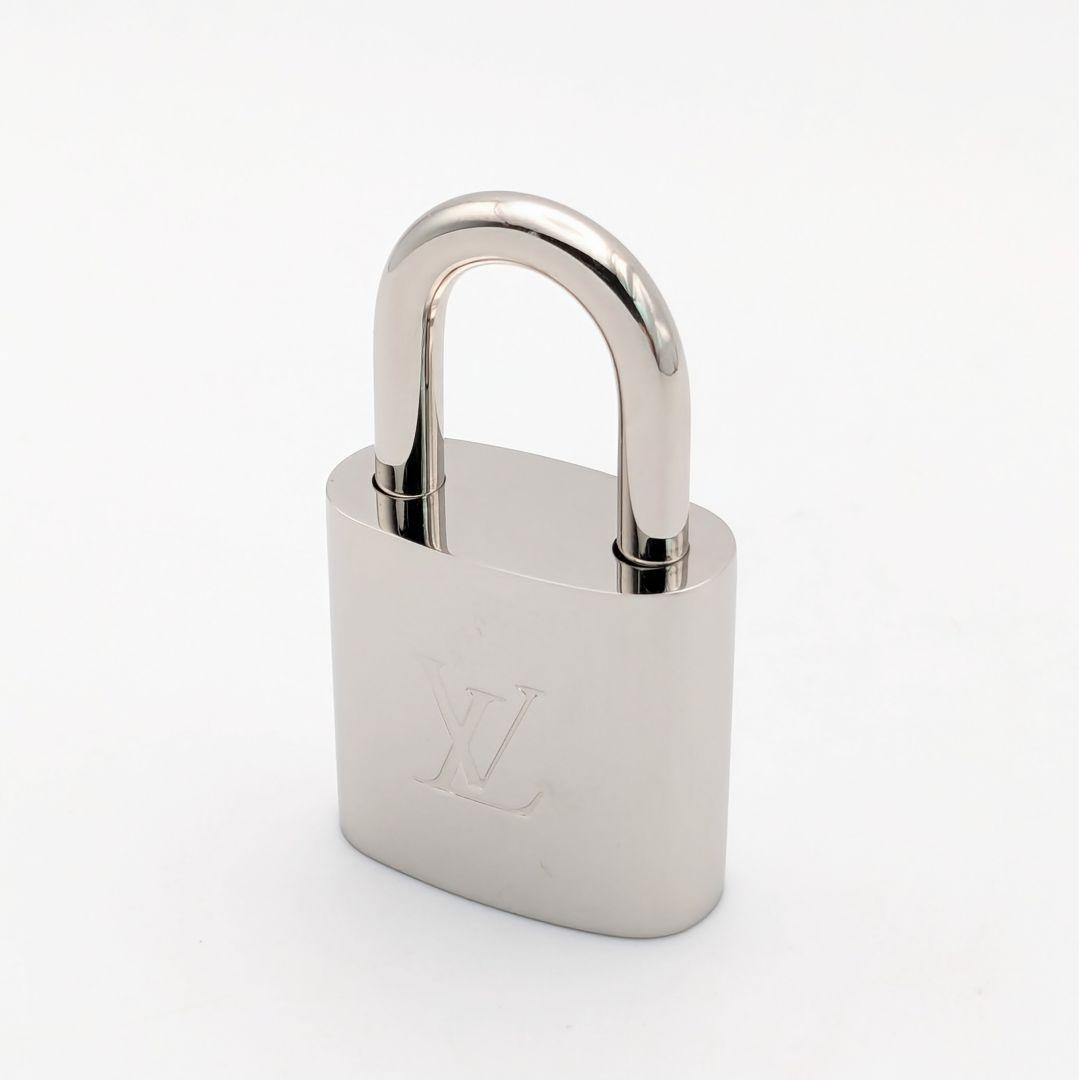未使用品 ルイヴィトン LV シルバー カデナ パドロック 南京錠 450番
