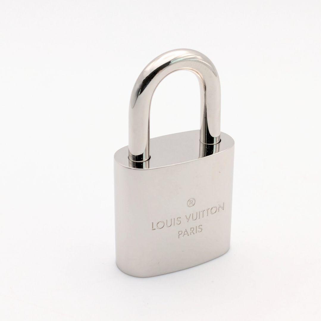 未使用品 ルイヴィトン LV シルバー カデナ パドロック 南京錠 450番