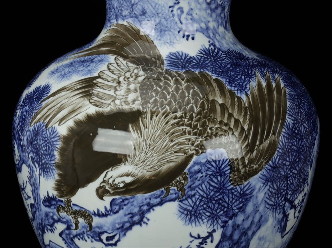 【猿川谷 山徳窯】有田焼 染付 松鷹図大花瓶 56㎝ 飾壺 時代物 古美術 骨董