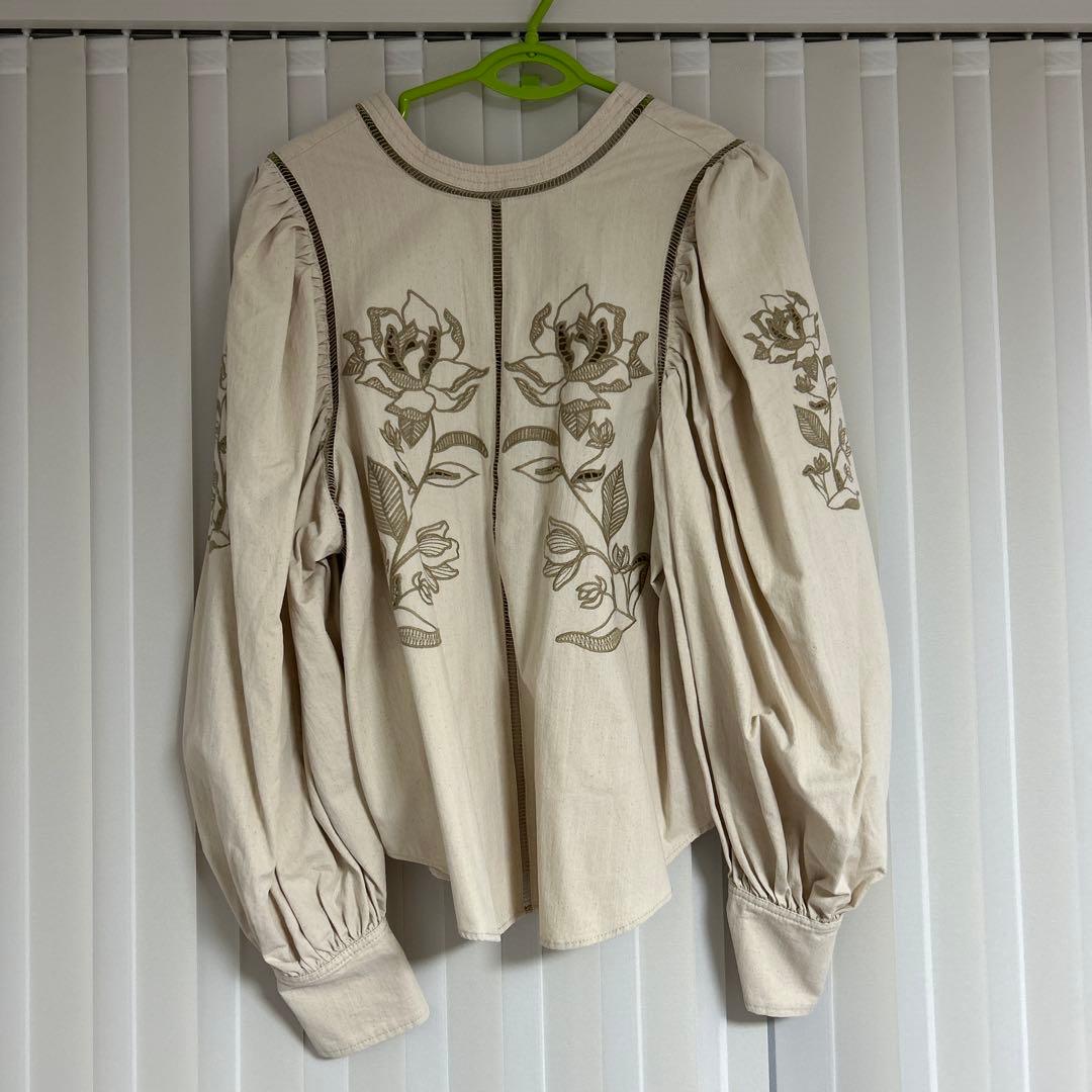 トップス amerivintage PUFF EMBROIDARY LACE BLOUSE