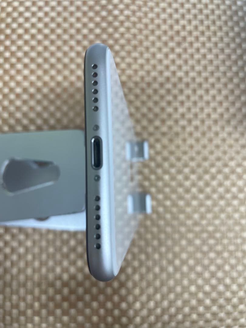 iPhone SE 第3世代 64 GB スターライトSIMフリー【8694】