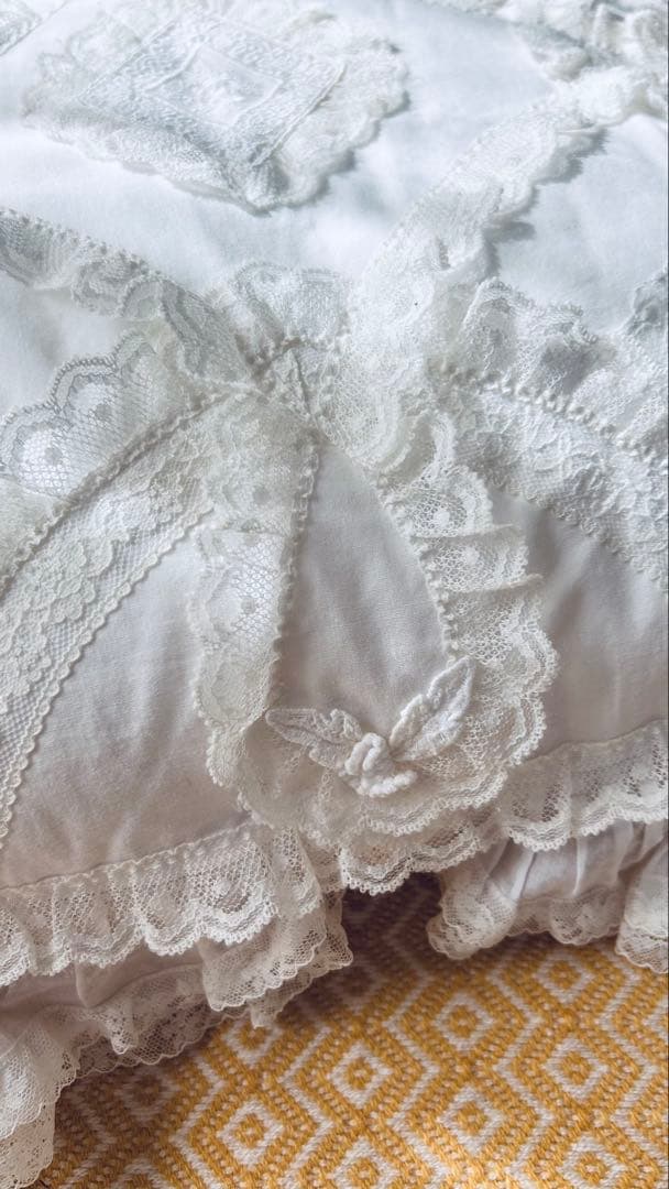 ❤️さえら★ヒスクローネ★美しいレース遣い★可愛いクッションカバー2枚セット