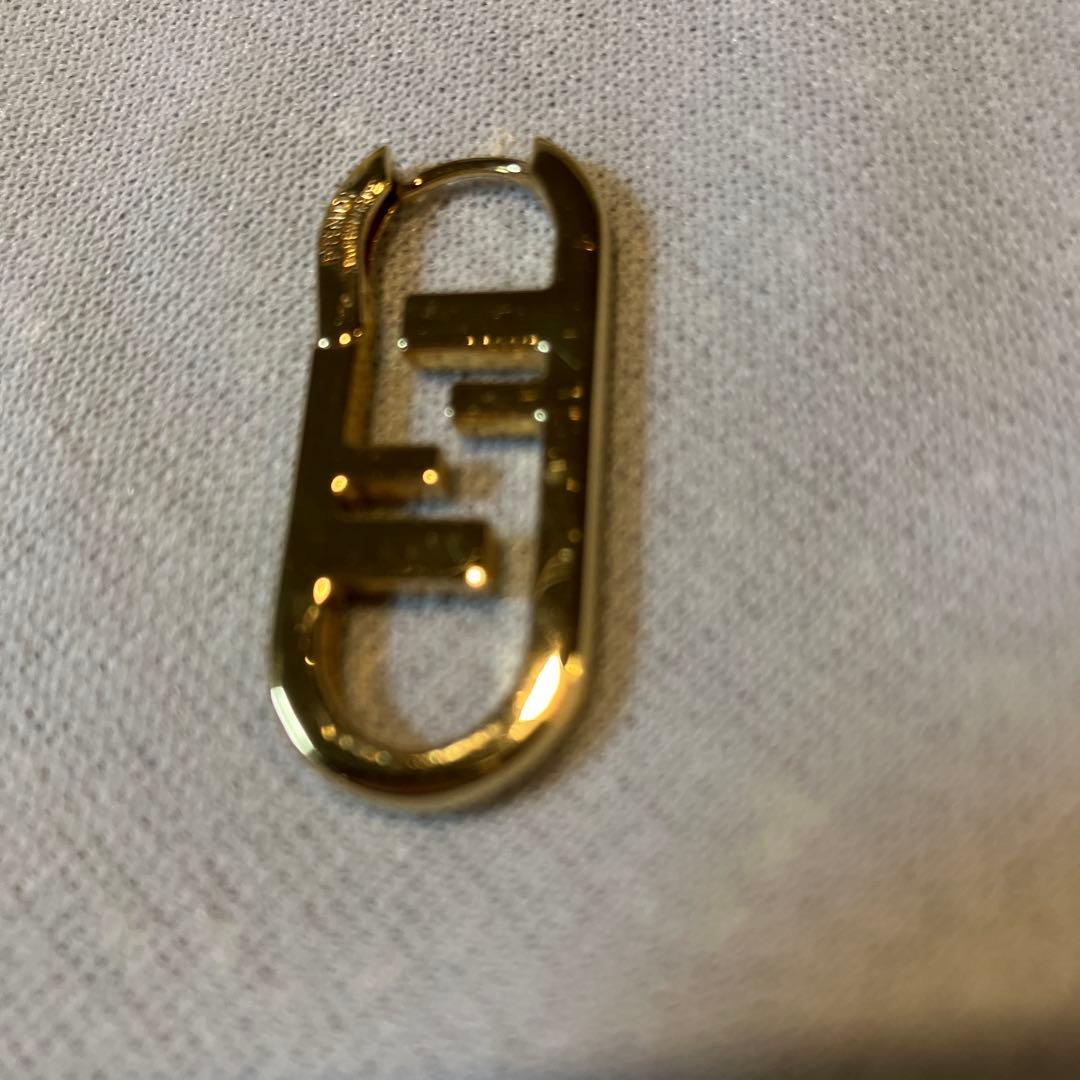 【保証書・箱・リボン付き】FENDI ピアス　オーロック