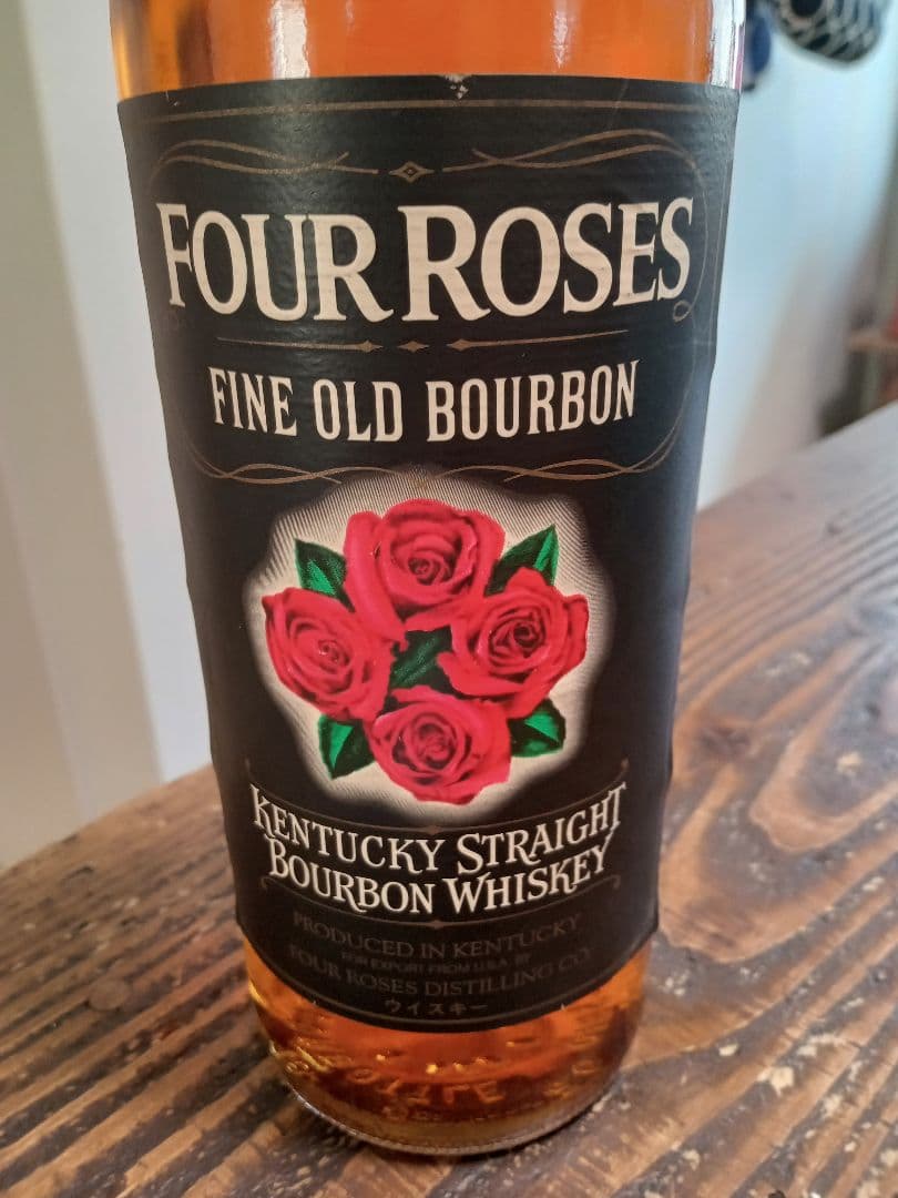 フォアローゼズブラック　超レア　旧旧ボトル　プラキャップ　未開栓