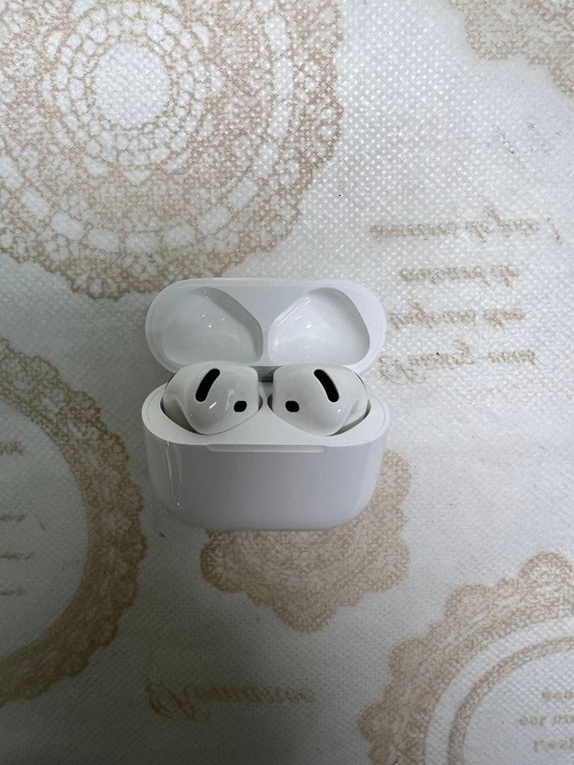 AirPods 4 本体 ホワイト