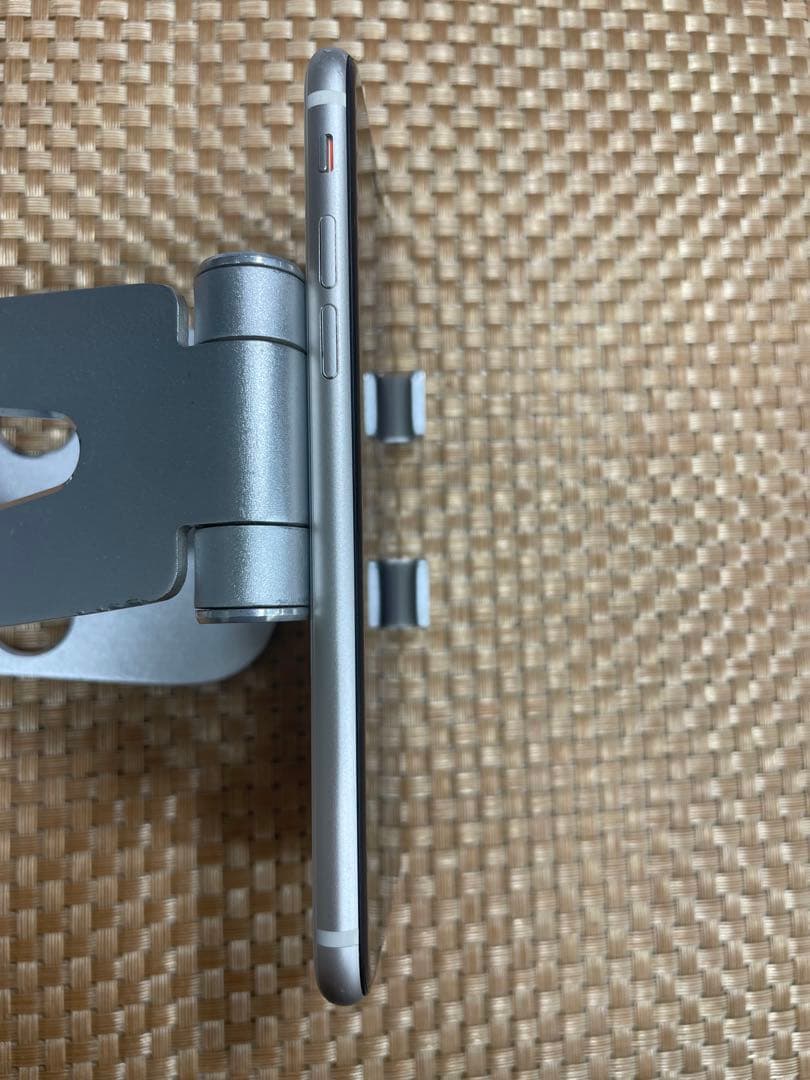 iPhone SE 第3世代 64 GB スターライトSIMフリー【7058】