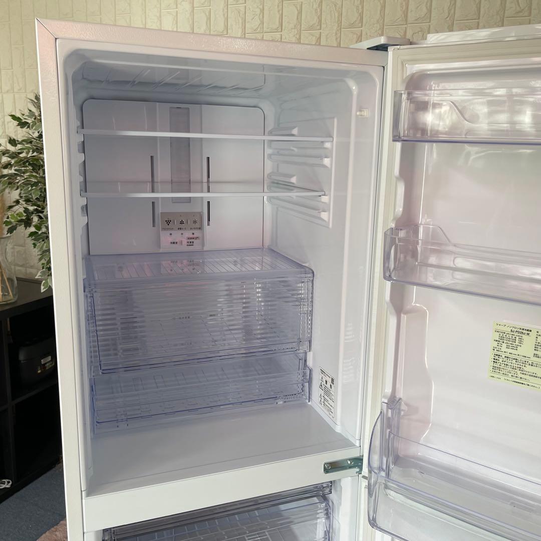 みーちゃん ✨冷蔵庫　シャープ　SJ-PD28J 2023年　ホワイト