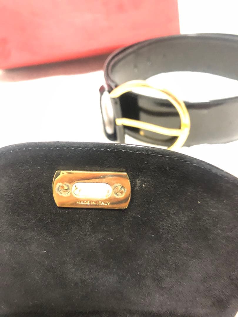 Salvatore ferragamo ガンチー二エナメルウエストポーチ。