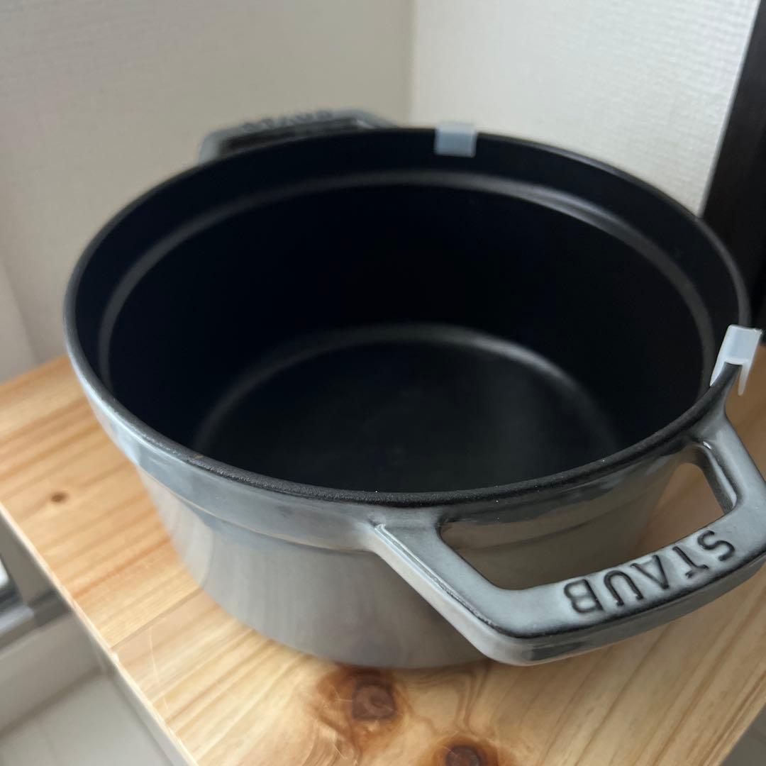 新品未使用　ストウブ　20cm ホーロー鍋