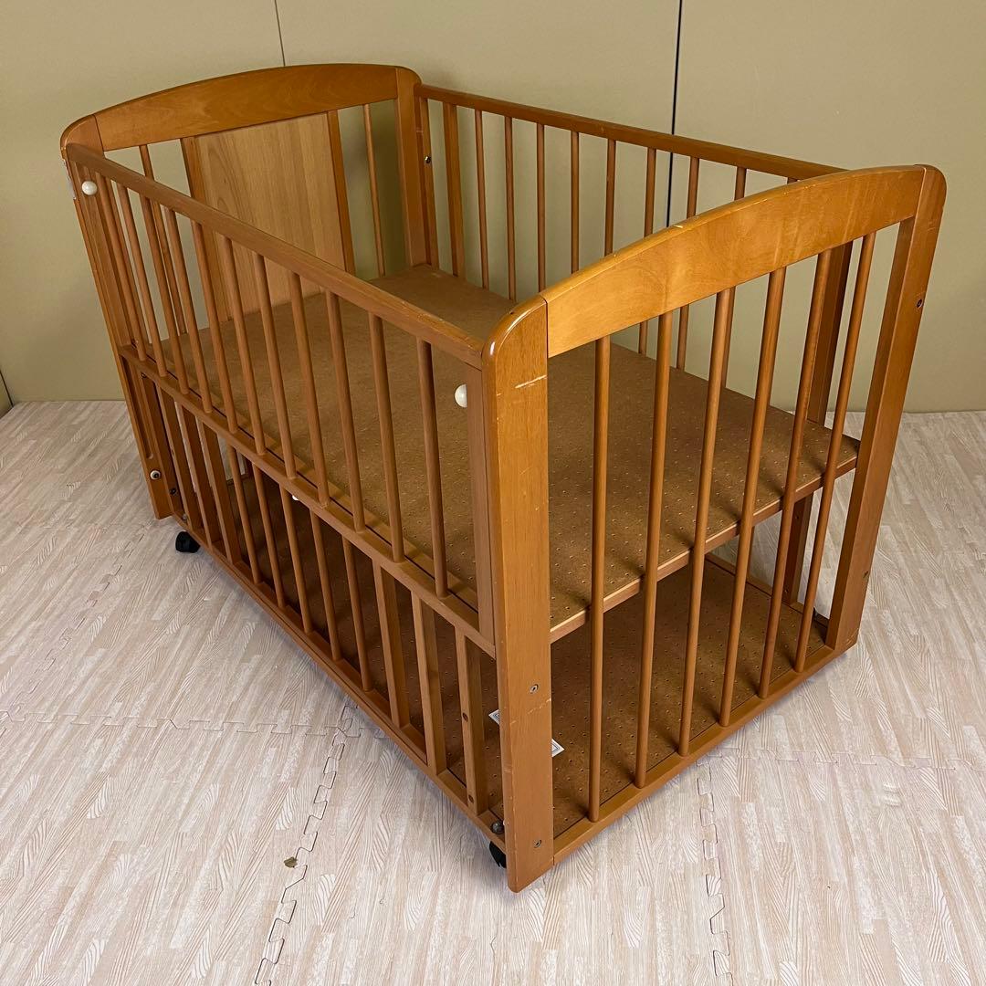 ☆除菌清掃済☆　カトージ　くまのプーさん　ベビーベッド　ライトブラウン