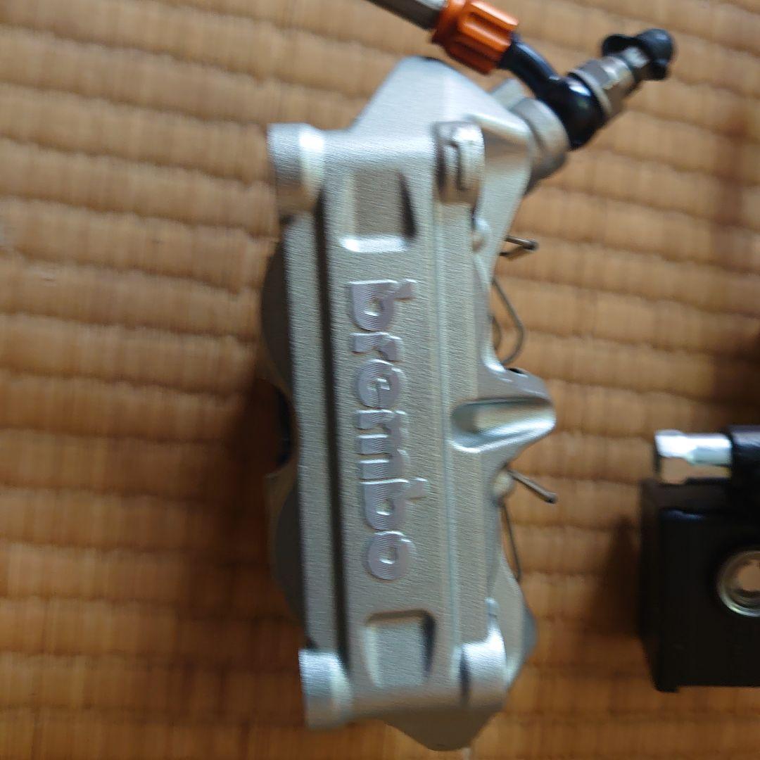 WR250X bremboキャリパー サポート付き