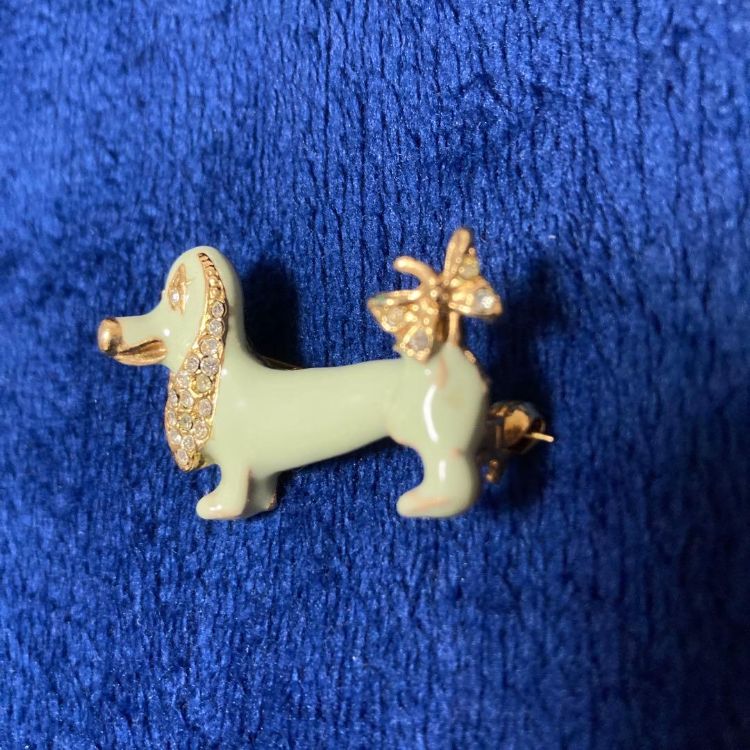 英国アンティーク 犬ブローチ 陶器orガラス製 ダックスフンド 希少