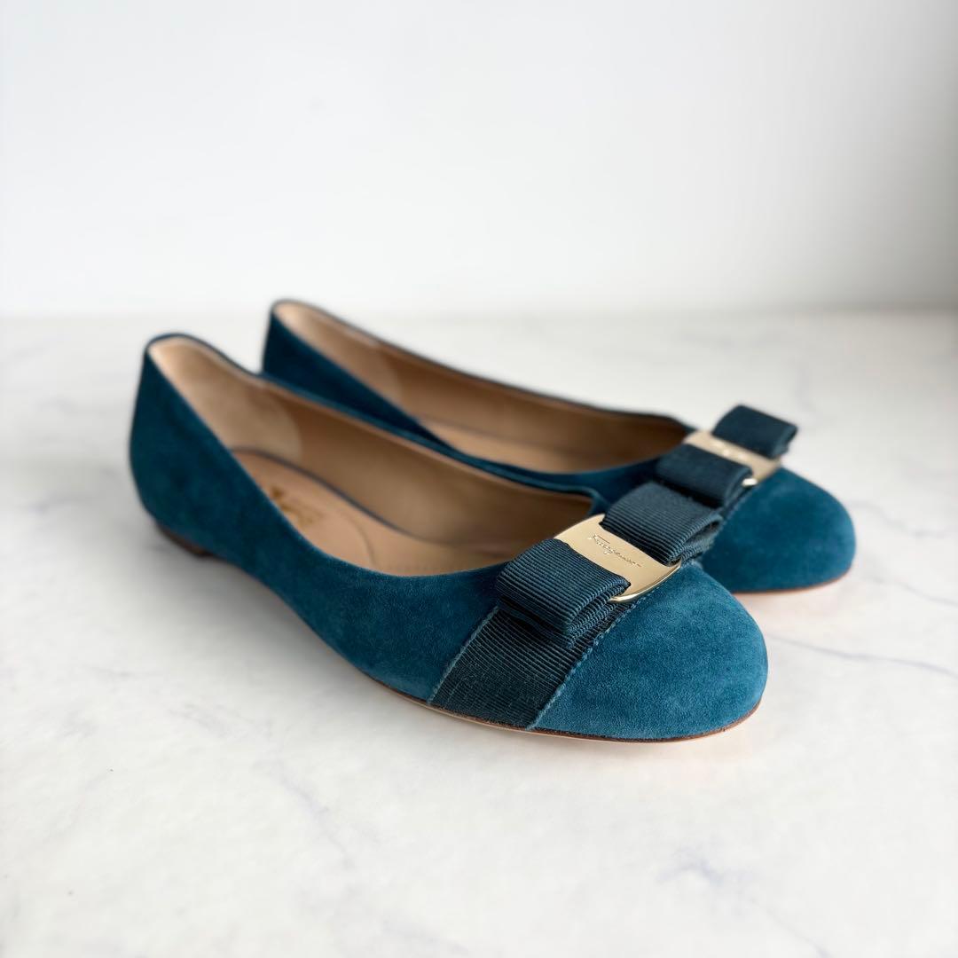 極美品 フェラガモ 6D ヴァリナ ヴァラリボン フラットパンプス グリーン 金