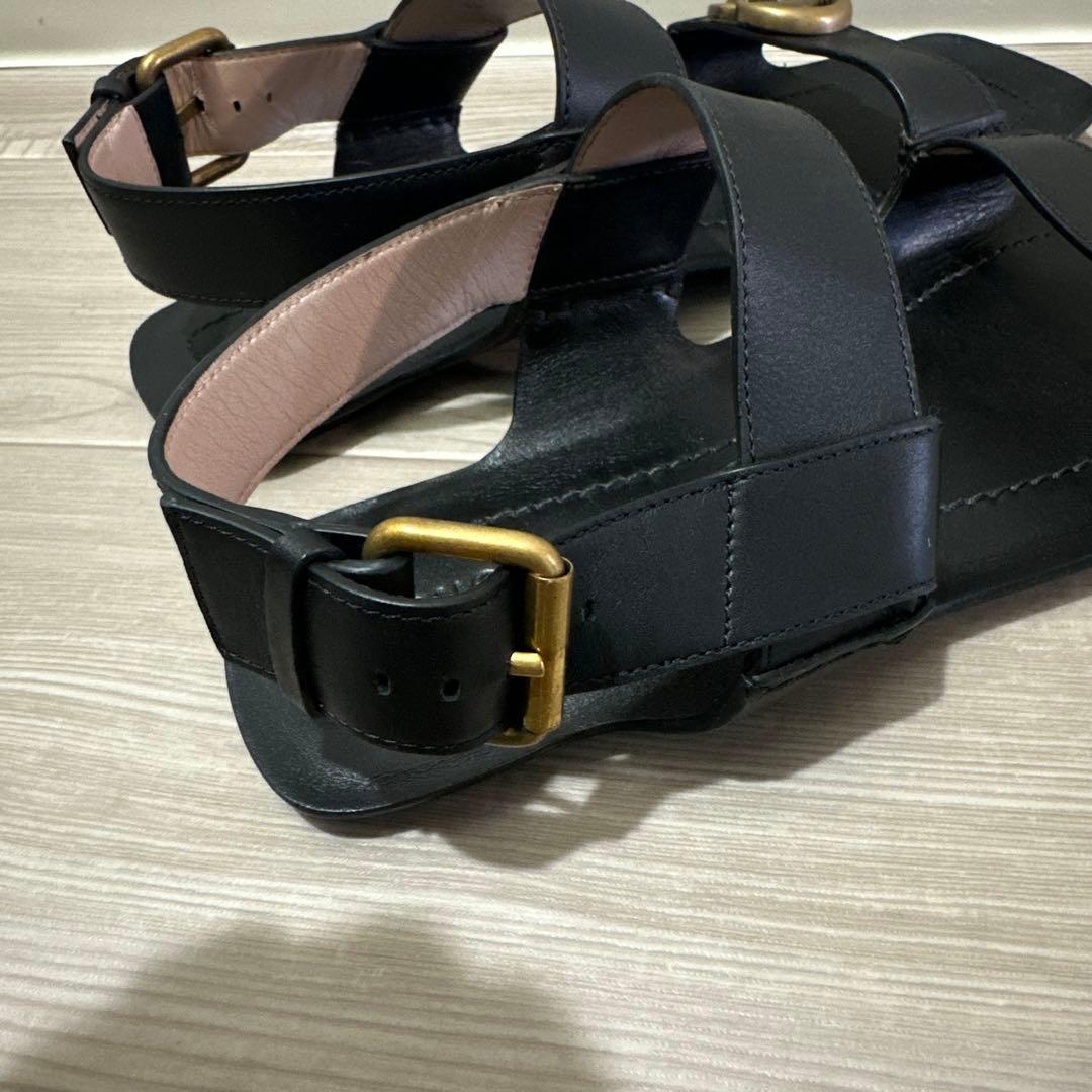 GUCCI ブラック レザー サンダル