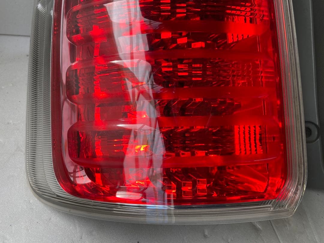 トヨタ ノア 70系 後期 純正 LED テールランプ 左右セット