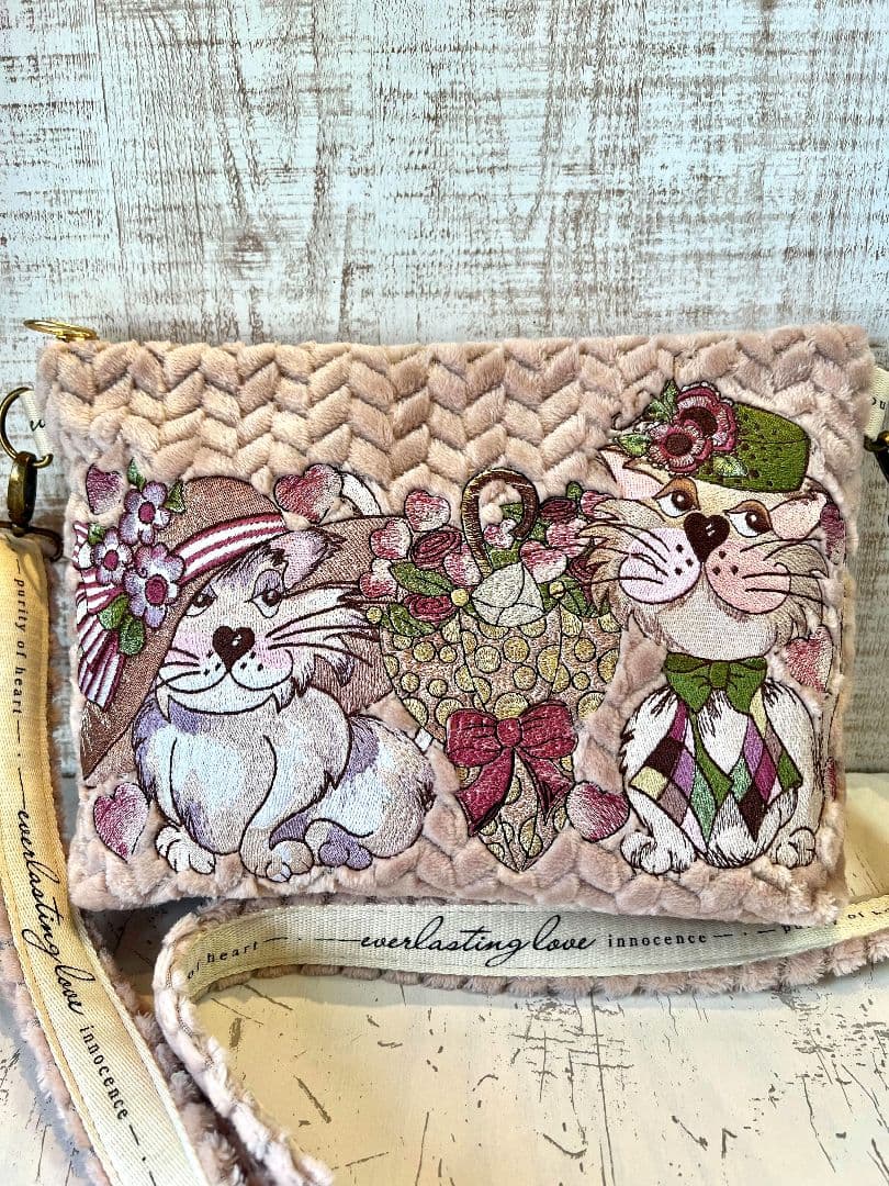 ロラライハリス♡ジグザグピンクファー生地♡刺繍のショルダーバッグ♡