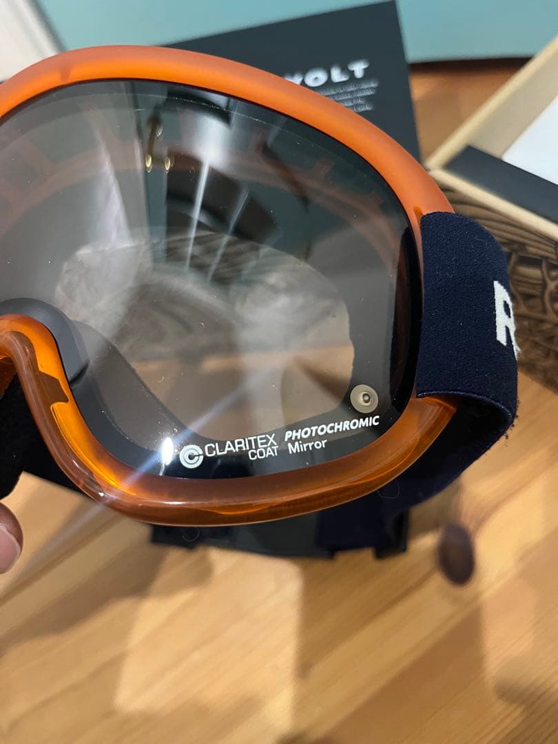 美品　REVOLT SUPER LIGHT FRAME ゴーグル　調光