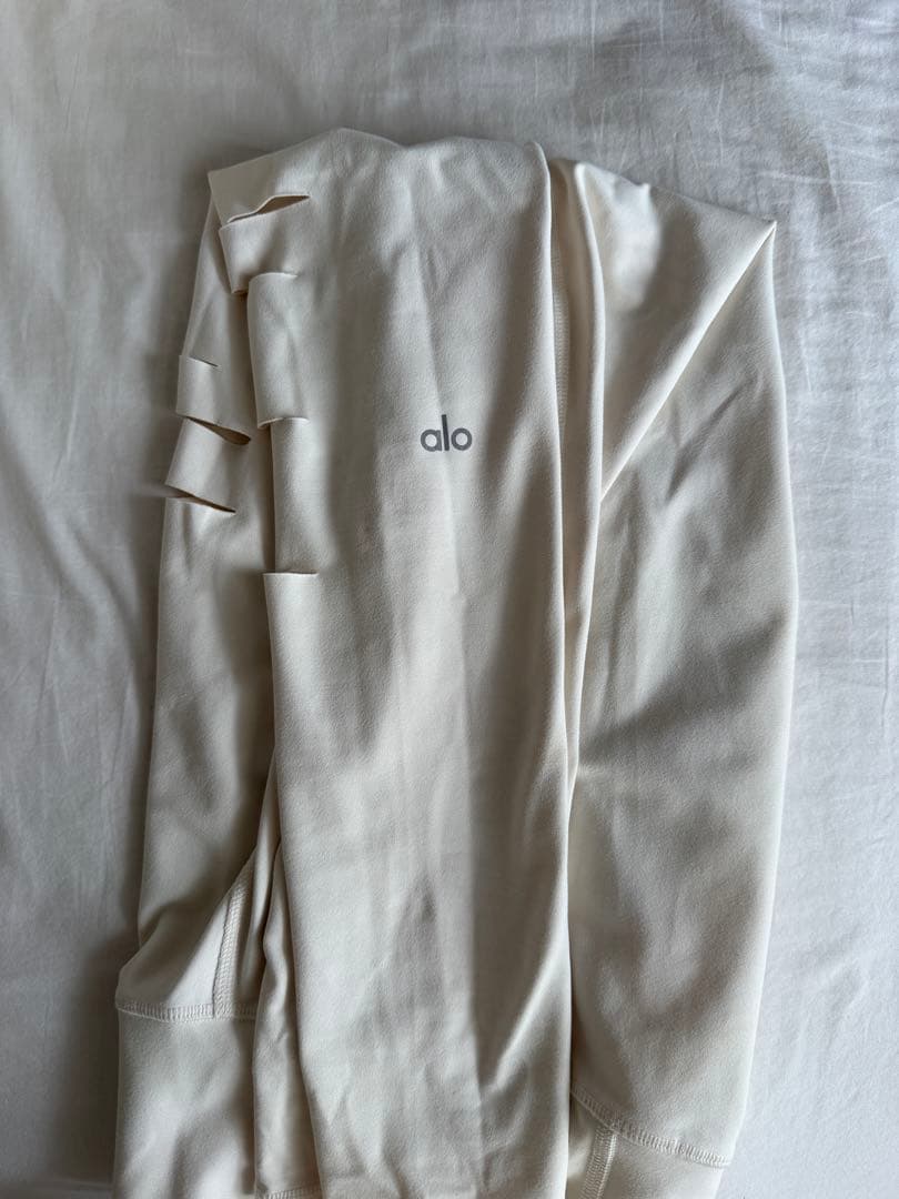 alo yoga ダメージ レギンス　XXS 日本未入荷