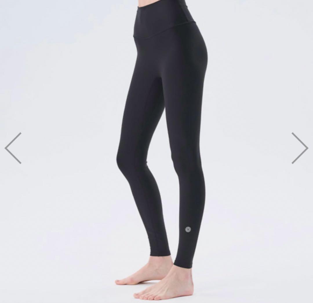 イージーヨガシームレススリムパンツ　新品