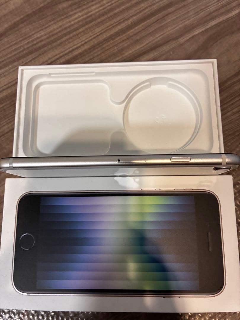 Apple iPhone SE (第3世代) ホワイト 本体 64GB