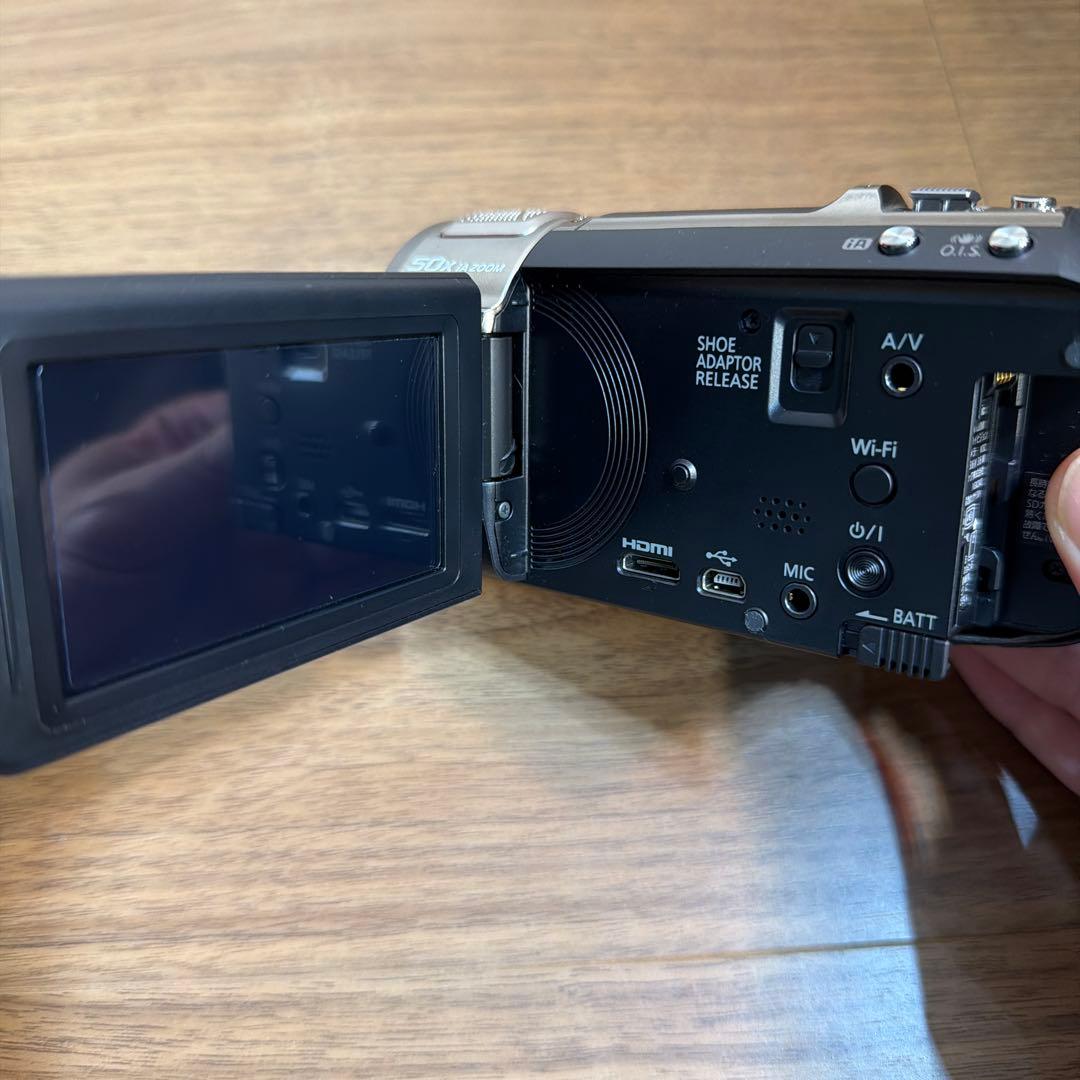 デジタルハイビジョンビデオカメラ　Panasonic HC-V720M