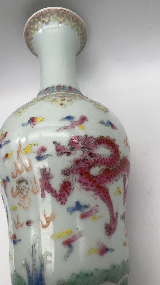 清乾隆時代 【大清乾隆年製】在銘 粉彩吉祥龍鳳文橄欖瓶 景徳鎮(Y-3）