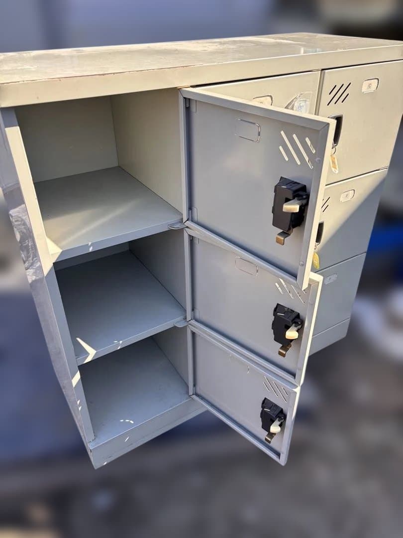 埼玉県取引限定 グレー オフィスロッカー 9個ロッカー. 鍵付き