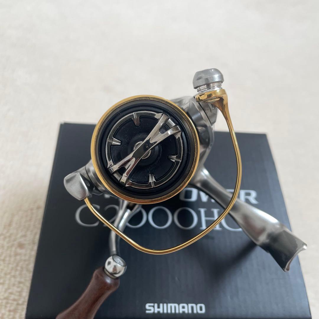 ぬんさま　シマノ15ツインパワー2000HGS スピニング木製ハンドルノブ付き