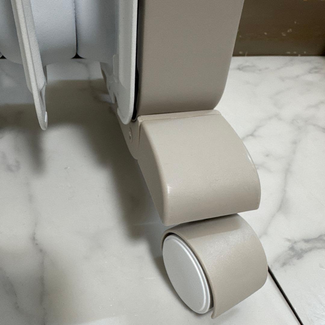 美品 デロンギ 2023年製 オイルヒーター ヴェルティカルド ハイモデル