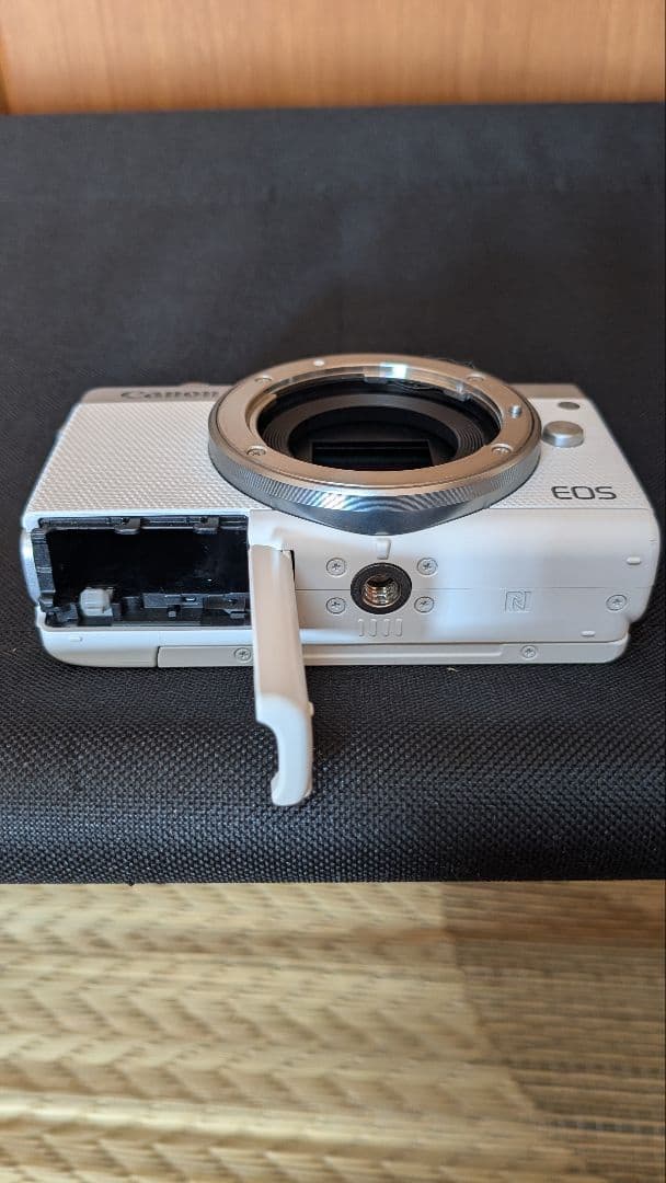 Canon EOS M100 ダブルズームキット ホワイト