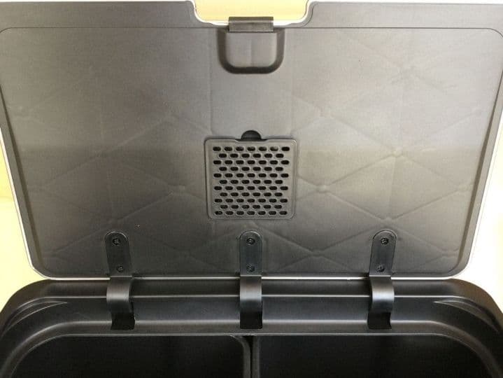 #新品訳ありゴミ箱2段式3分別 縦型 計60L ペダル式キャスター ステンレス製