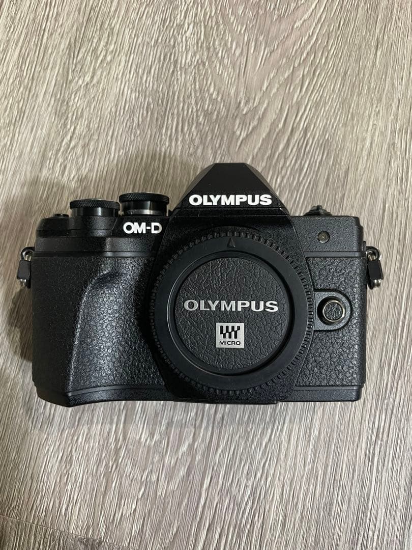OLYMPUS E-M10 Mark II 本体と付属品