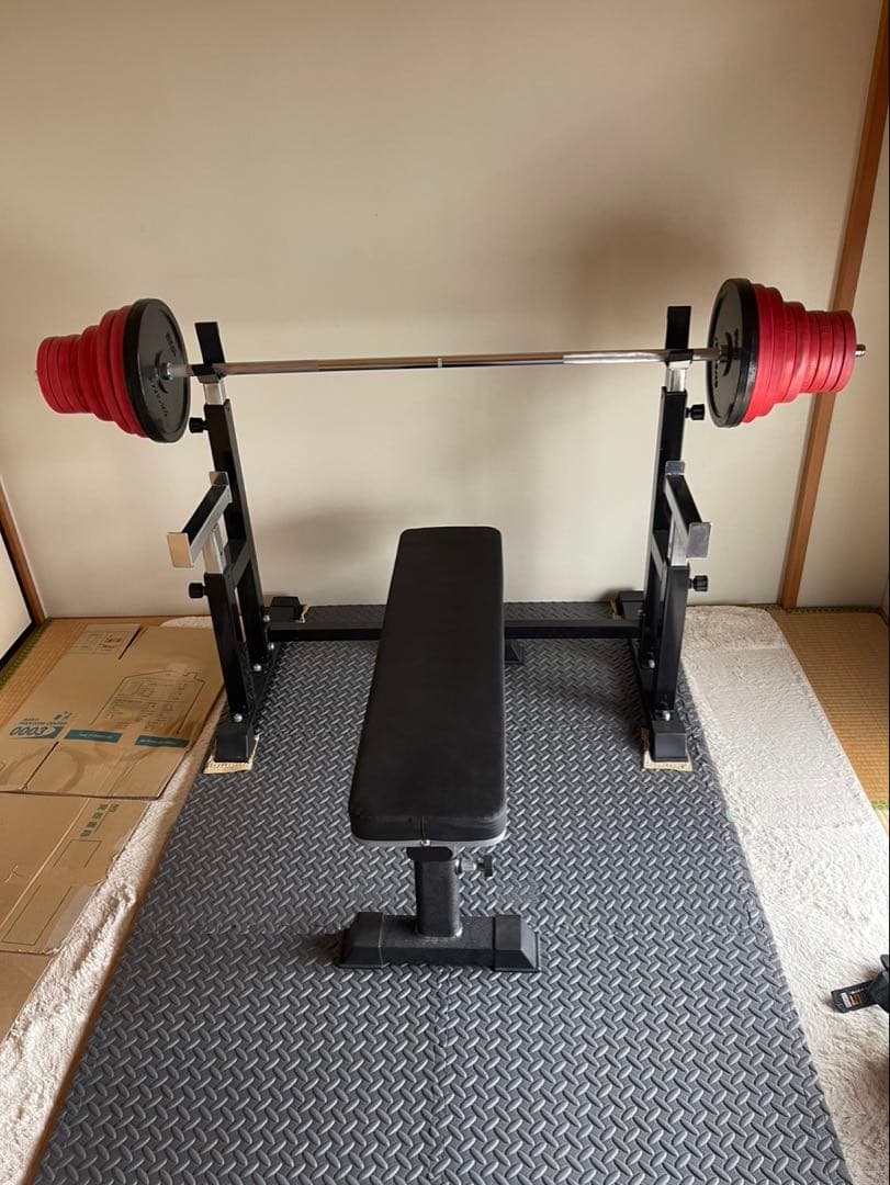 トレーニングベンチとウェイトセット