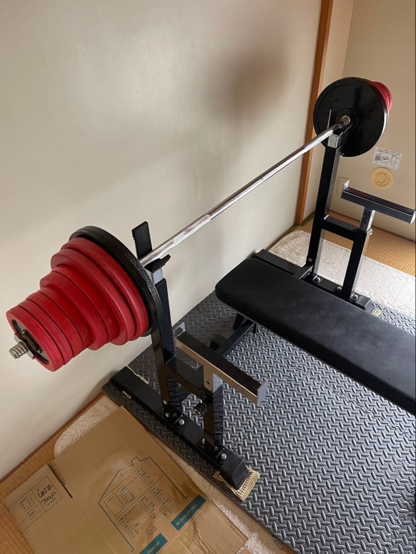 トレーニングベンチとウェイトセット