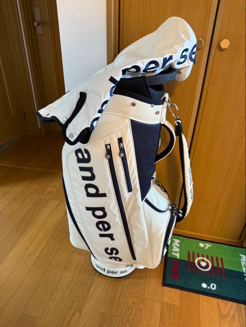 and per se キャディバッグ ホワイト・ネイビー