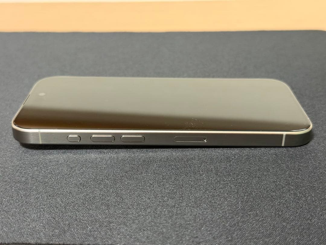 iPhone 15 Pro 256GBナチュラルチタニウム 本体