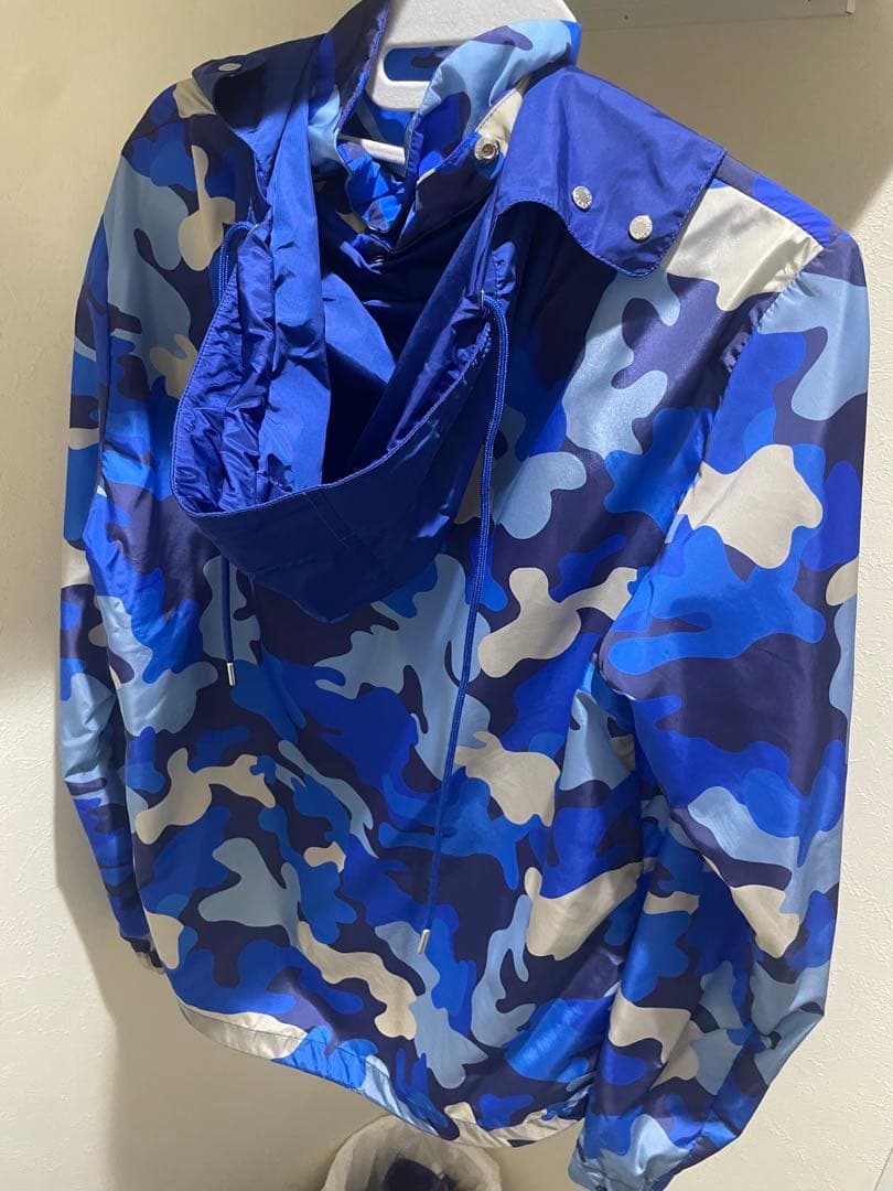 コ*ン様 MONCLER ナイロンジャケット カモ柄 ブルー