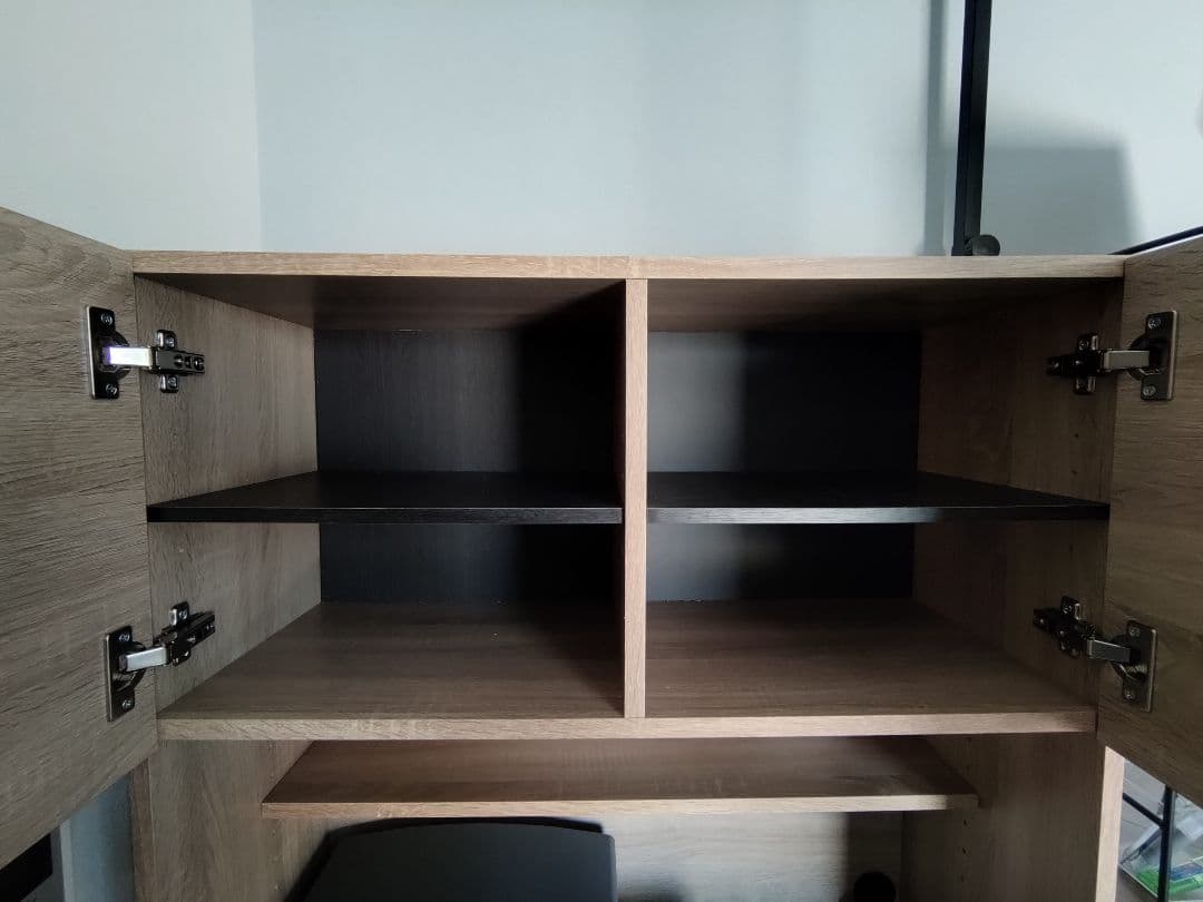 ライトブラウン木製キッチン収納