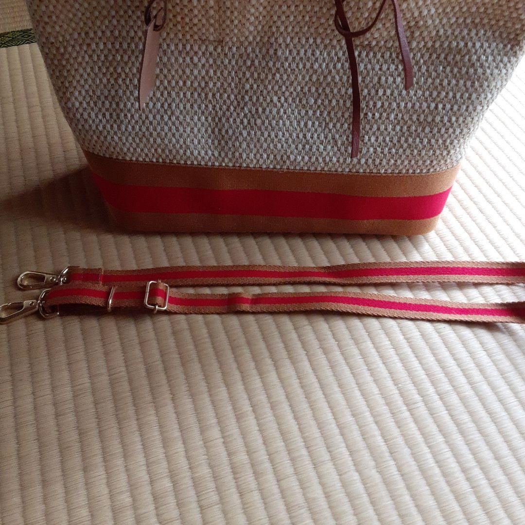 POMTATA 未使用に近いベージュと白の かごバッグ